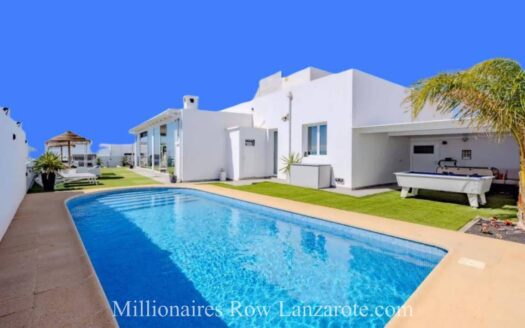 Fabulous Villa In Costa Teguise