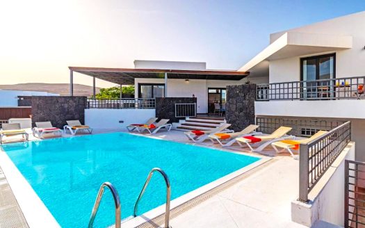 Detached Villa for sale In Puerto Calero