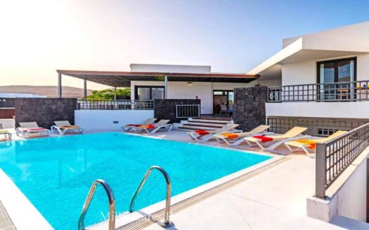 Detached Villa for sale In Puerto Calero
