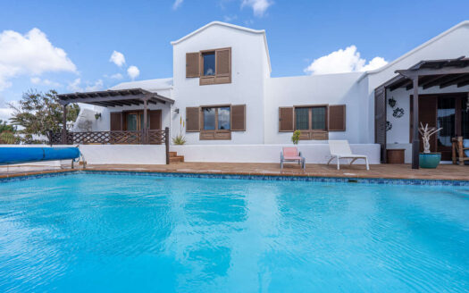 Deatached Villa In El Cable