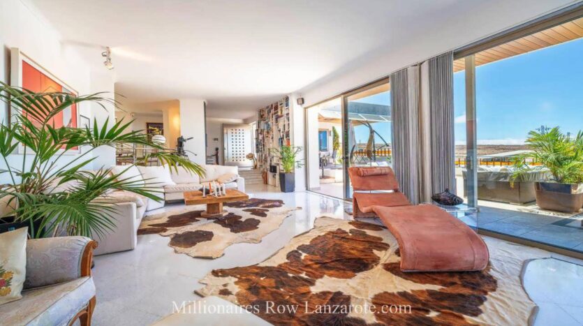 Luxury villa with 3 guest apartments
