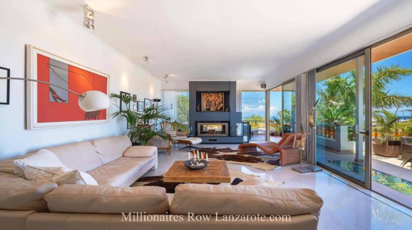 Luxury villa with 3 guest apartments