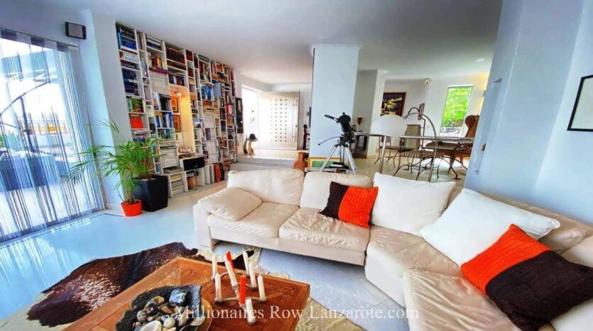 Luxury villa with 3 guest apartments