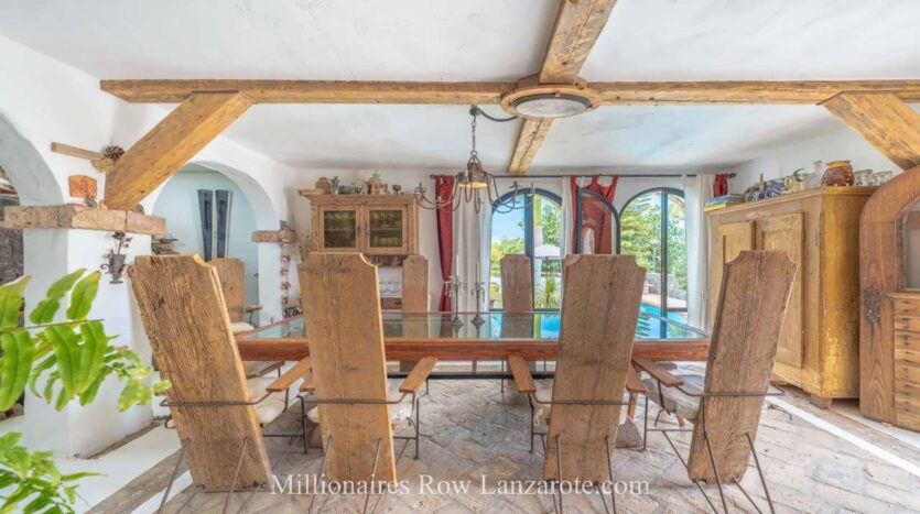 Luxury villa with 3 guest apartments