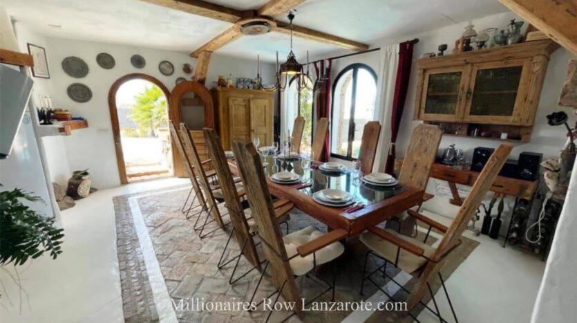 Luxury villa with 3 guest apartments