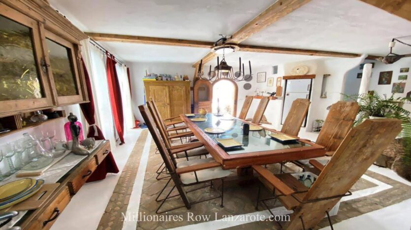 Luxury villa with 3 guest apartments