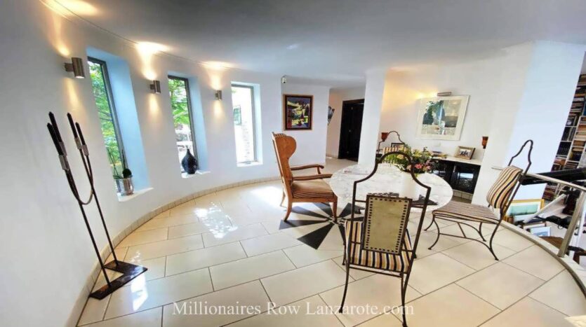 Luxury villa with 3 guest apartments