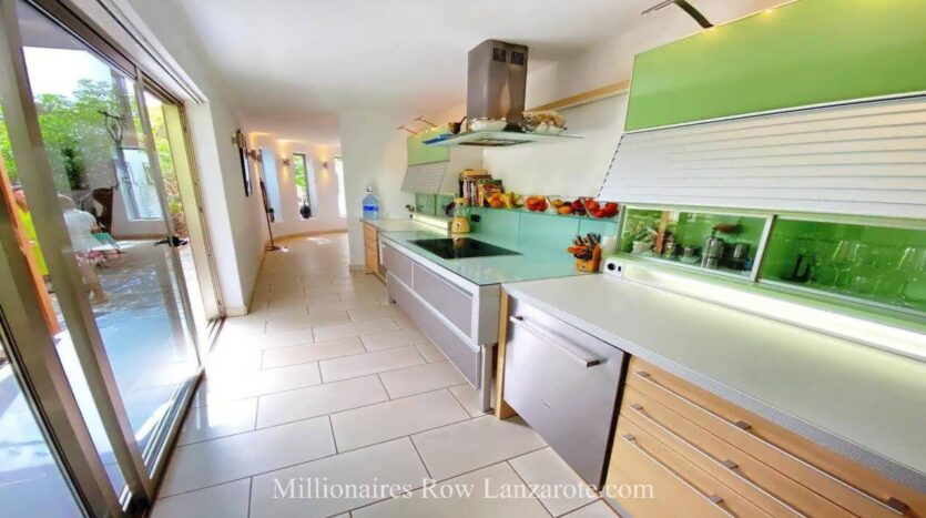 Luxury villa with 3 guest apartments