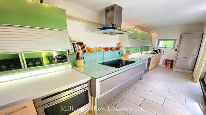 Luxury villa with 3 guest apartments