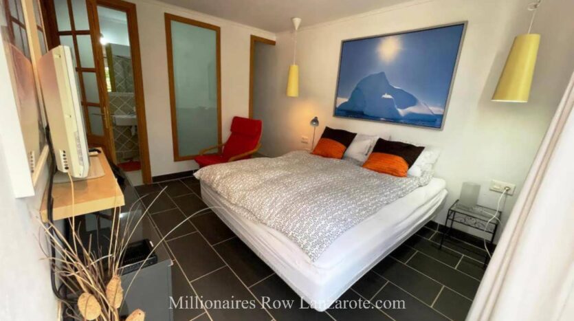 Luxury villa with 3 guest apartments
