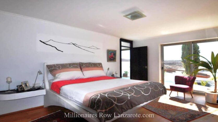 Luxury villa with 3 guest apartments