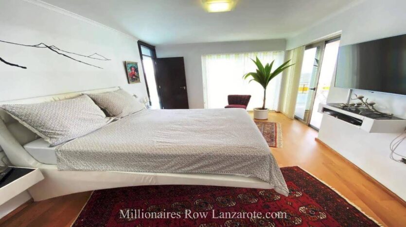 Luxury villa with 3 guest apartments