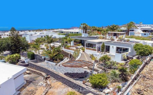 Luxury villa with 3 guest apartments