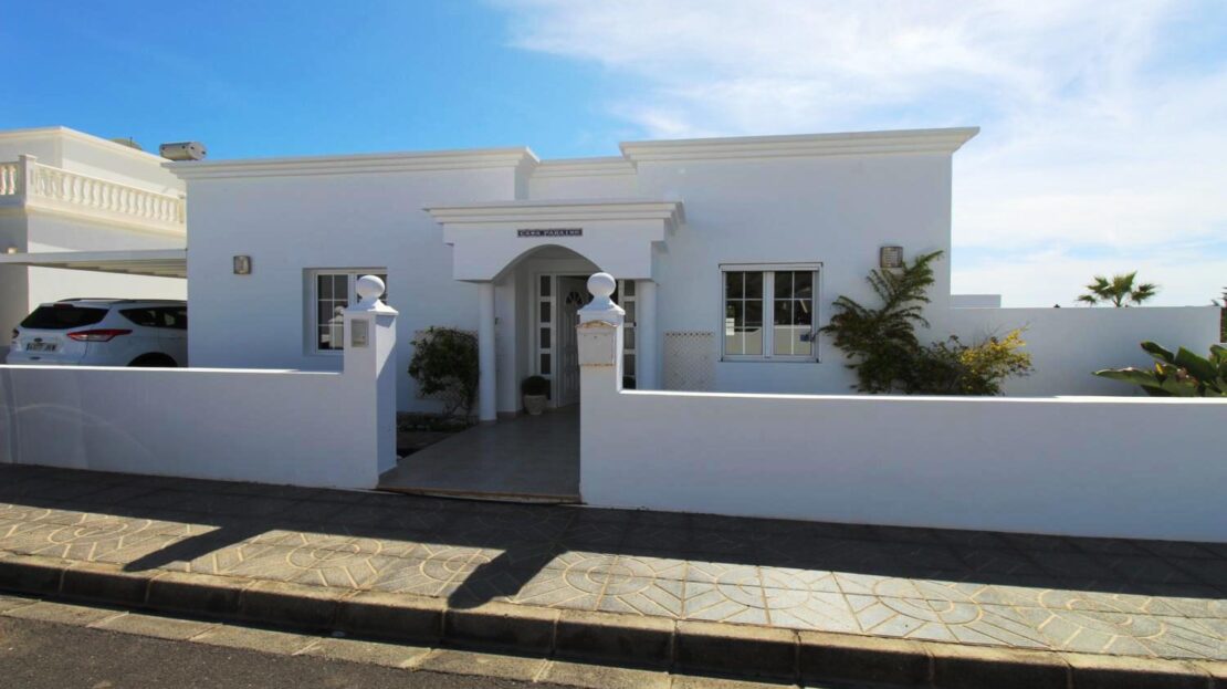 villa in Puerto Calero for sale in Lanzarote