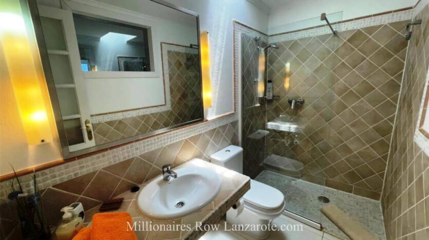Luxury villa with 3 guest apartments