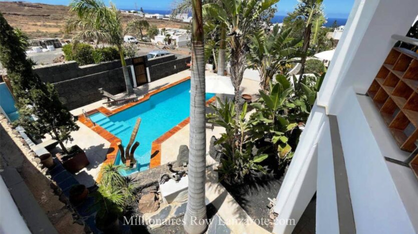 Luxury villa with 3 guest apartments