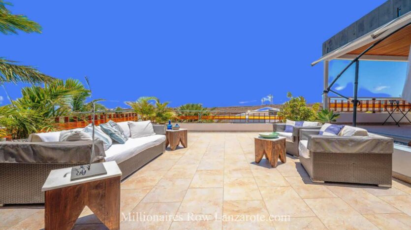 Luxury villa with 3 guest apartments