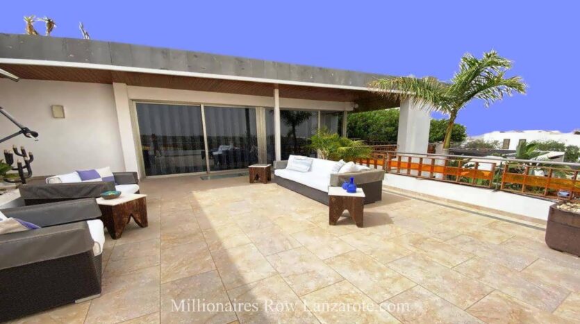 Luxury villa with 3 guest apartments
