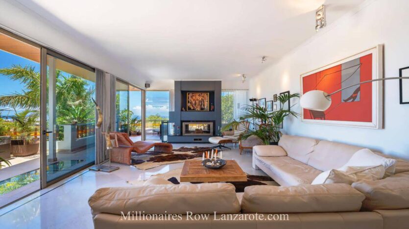 Luxury villa with 3 guest apartments