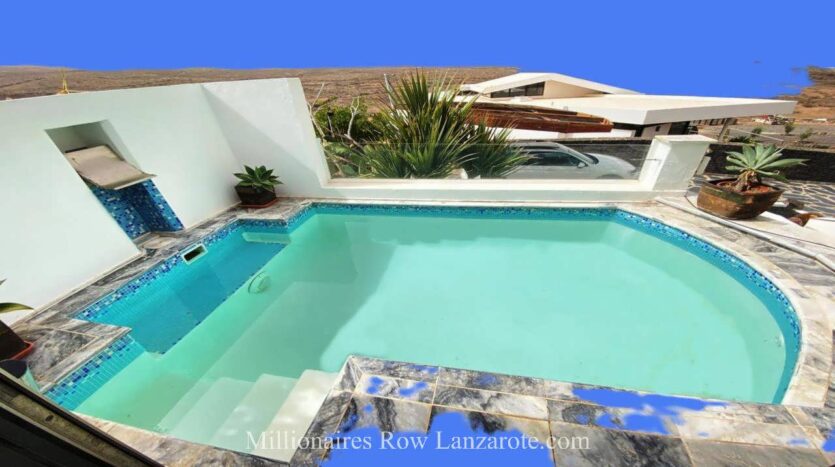 Luxury villa with 3 guest apartments